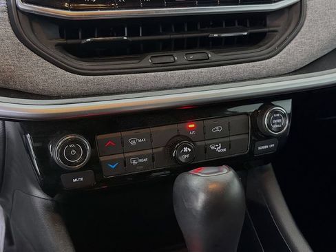 Used 2023 Jeep Compass Latitude AWD/4WD image 19