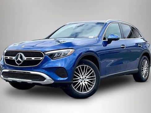 Used 2025 Mercedes-Benz GLC 300 4MATIC image 2