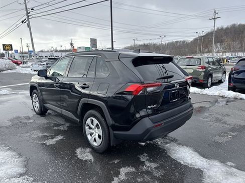 Used 2021 Toyota RAV4 LE image 12