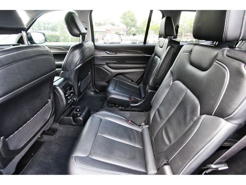 Used 2023 Jeep Grand Cherokee L Limited w/ Black Appearance Package AWD/4WD image 14