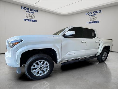 Used 2024 Toyota Tacoma SR5 AWD/4WD image 1