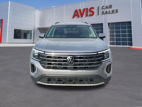 Used 2025 Volkswagen Atlas SE AWD/4WD image 2