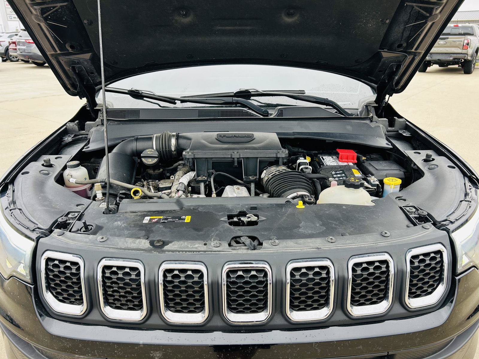Used 2023 Jeep Compass Latitude w/ Sun and Sound Group AWD/4WD image 40