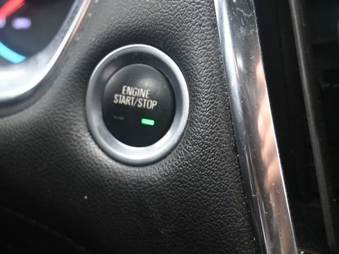 Used 2023 Chevrolet Traverse LT image 17