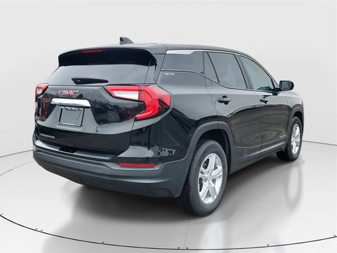 Used 2024 GMC Terrain SLE image 4