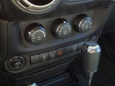 Used 2017 Jeep Wrangler Unlimited Sahara w/ Connectivity Group image 18