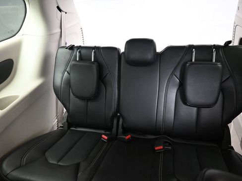 Used 2024 Chrysler Pacifica Touring-L FWD image 24