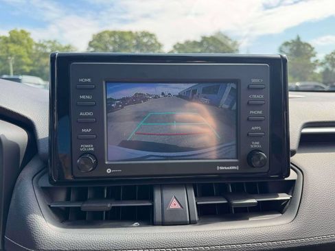 Used 2021 Toyota RAV4 LE AWD/4WD image 30