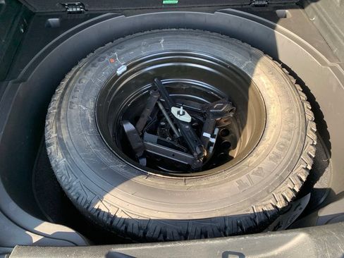 Used 2018 Jeep Cherokee Trailhawk AWD/4WD image 30