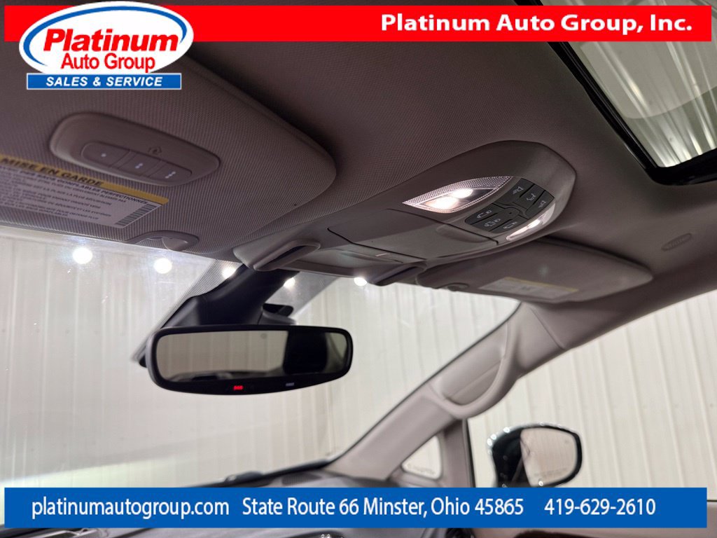Used 2023 Chrysler Pacifica Limited FWD image 22