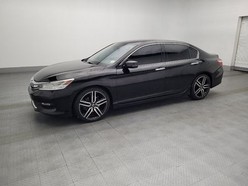 Used 2016 Honda Accord Touring image 2