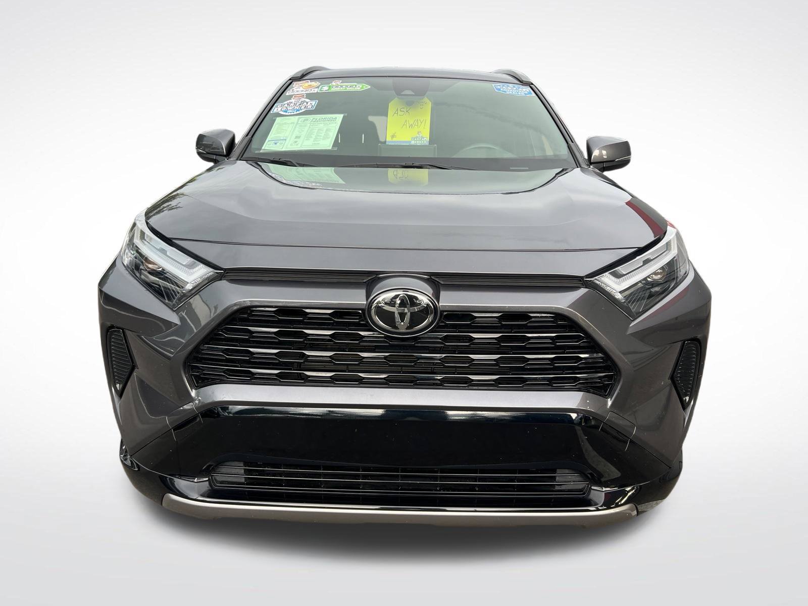 Used 2025 Toyota RAV4 SE AWD/4WD image 2