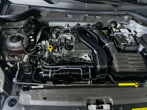 Used 2024 Volkswagen Taos SE image 31