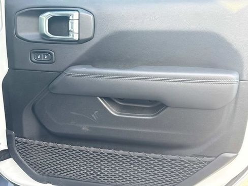 Used 2023 Jeep Wrangler Altitude image 19