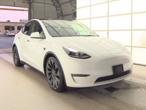 Used 2023 Tesla Model Y Performance AWD/4WD image 3