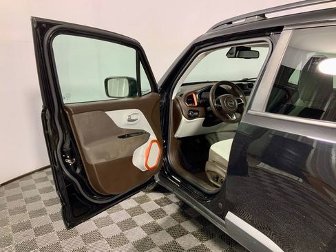 Used 2017 Jeep Renegade Latitude w/ Popular Equipment Group image 14