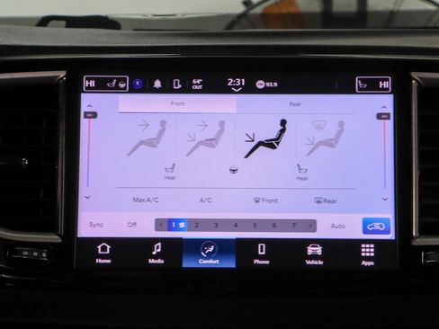 Used 2023 Chrysler Pacifica Touring-L FWD image 19