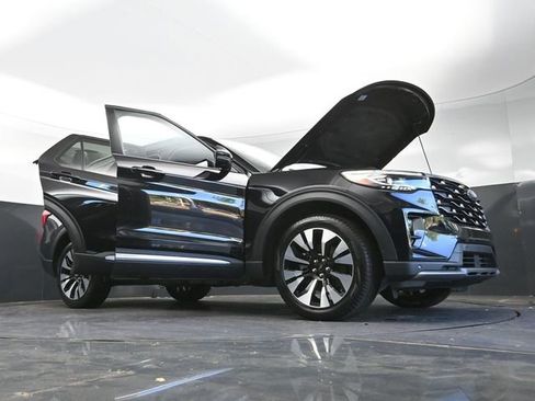 Used 2025 Ford Explorer Platinum w/ LUX Leather Package AWD/4WD image 47