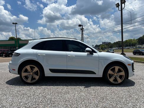 Used 2024 Porsche Macan AWD/4WD image 6