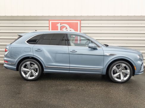 Used 2023 Bentley Bentayga image 49