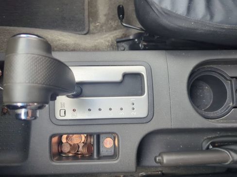 Used 2012 Suzuki Equator Premium RWD image 13