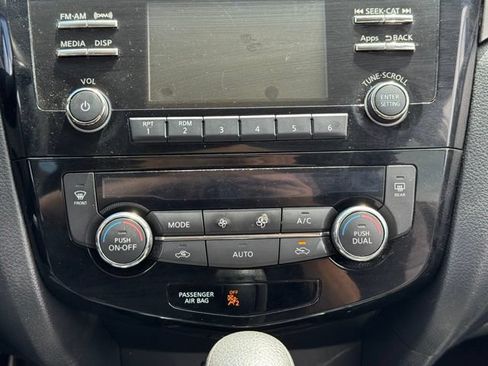 Used 2015 Nissan Rogue SV AWD/4WD image 12