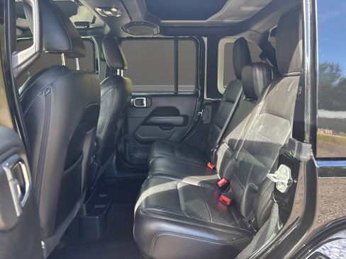 Used 2021 Jeep Wrangler Unlimited Sahara image 12