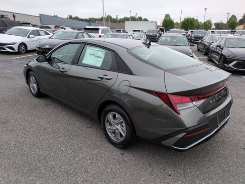 New 2026 Hyundai Elantra SE FWD image 5