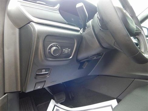 Used 2025 Jeep Grand Cherokee Laredo image 17