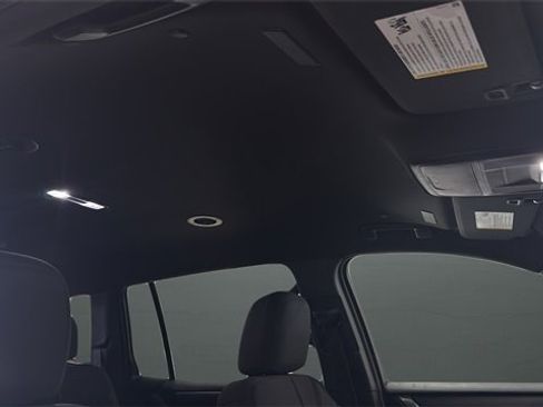 Used 2025 GMC Acadia Elevation image 42