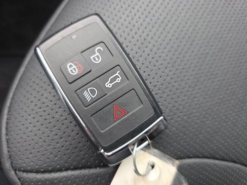 Certified 2025 Land Rover Discovery Dynamic SE AWD/4WD image 34