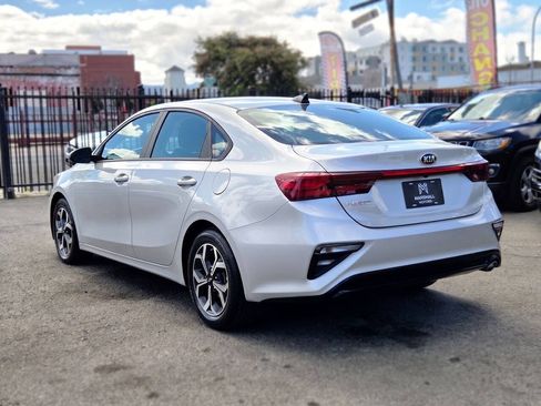 Used 2020 Kia Forte LXS FWD image 4
