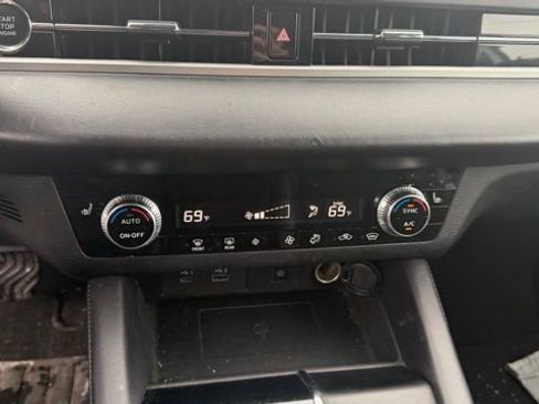 Used 2024 Mitsubishi Outlander AWD image 17