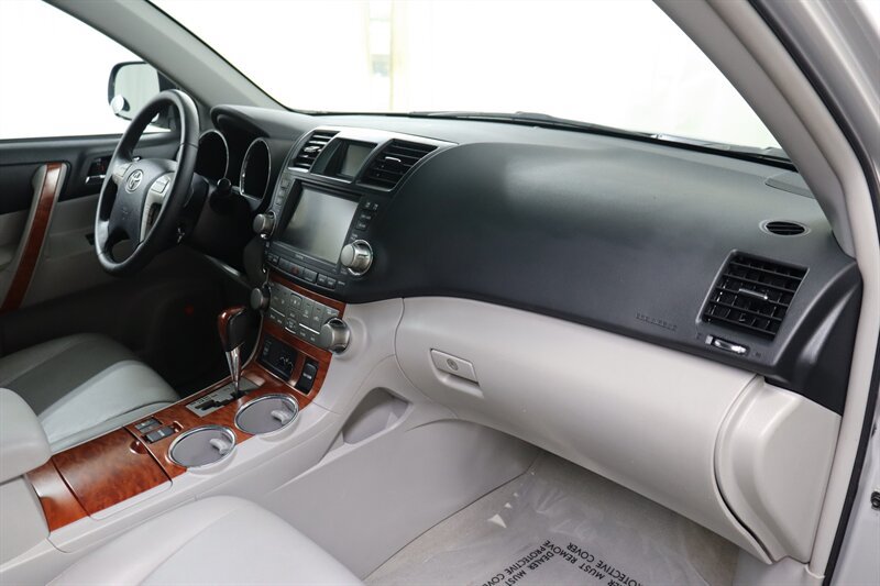 Used 2010 Toyota Highlander Limited AWD/4WD image 20