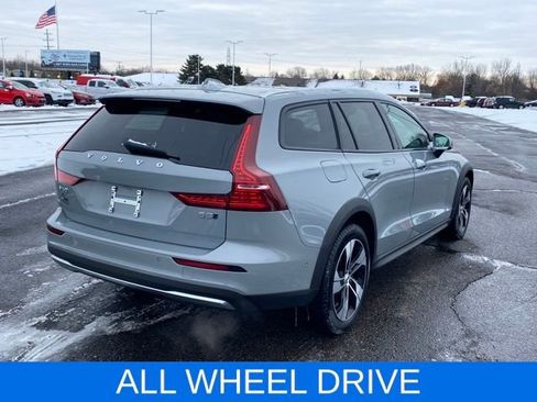 Used 2025 Volvo V60 B5 Cross Country Plus image 3