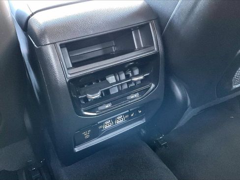 Used 2023 Jeep Grand Cherokee Limited AWD/4WD image 17