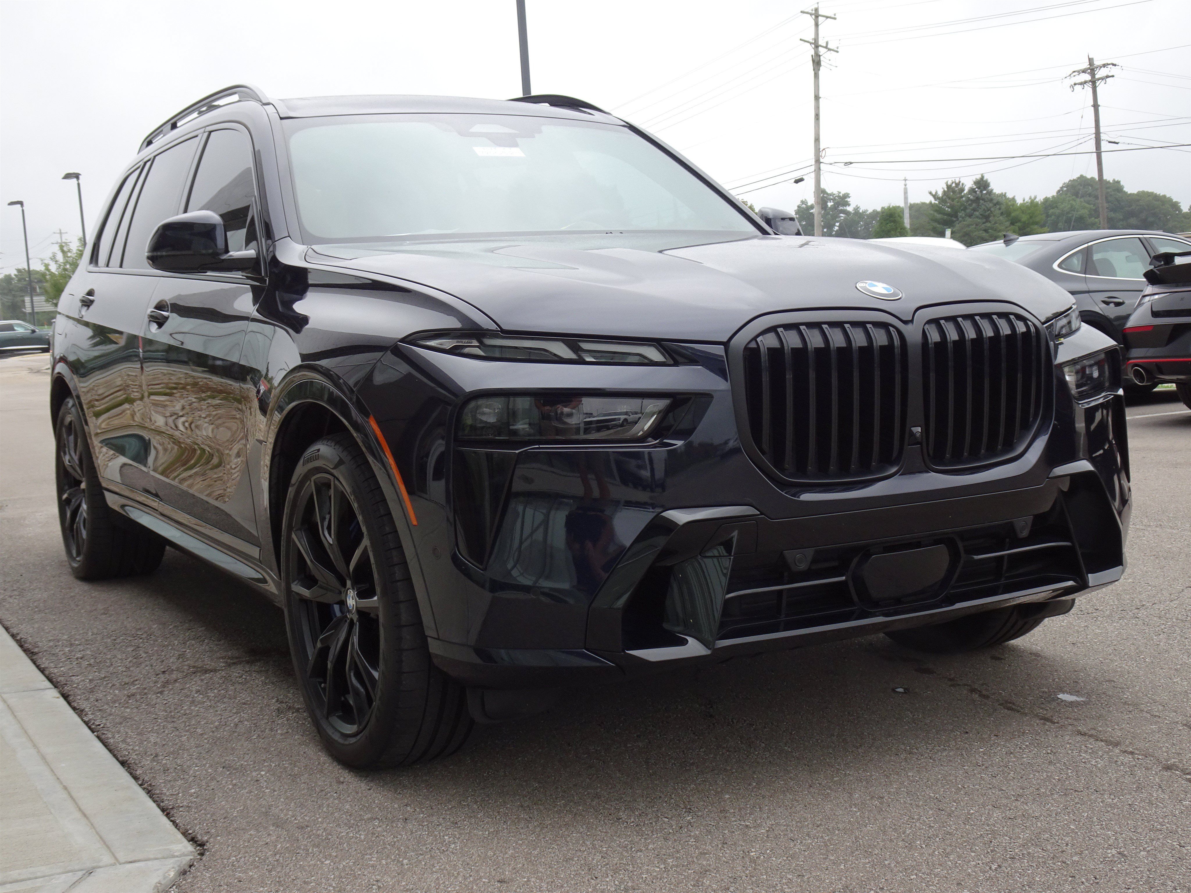 Used 2025 BMW X7 xDrive40i w/ M Sport Package AWD/4WD image 6