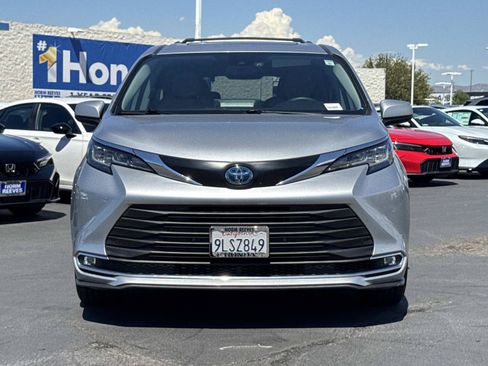 Used 2022 Toyota Sienna XLE FWD image 8