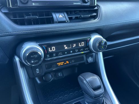 Used 2020 Toyota RAV4 XLE w/ All Weather Liner Package FWD image 28