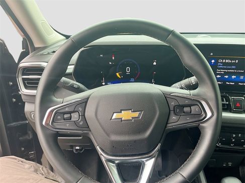 Used 2024 Chevrolet TrailBlazer LT w/ LT Cold Weather Package image 11