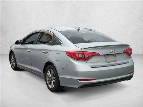 Used 2015 Hyundai Sonata SE image 3