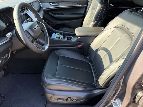 New 2025 Jeep Grand Cherokee Limited image 9