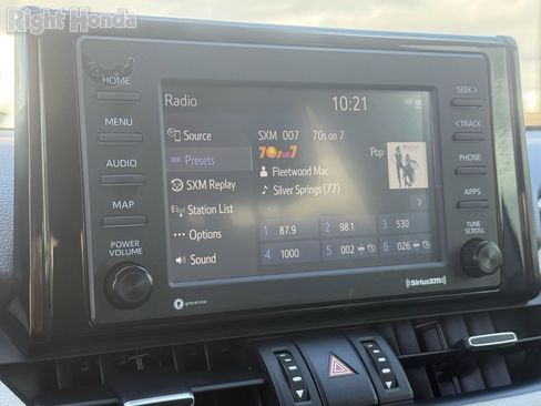 Used 2021 Toyota RAV4 XLE Premium image 19