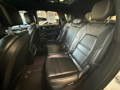 Used 2020 Porsche Cayenne AWD image 24