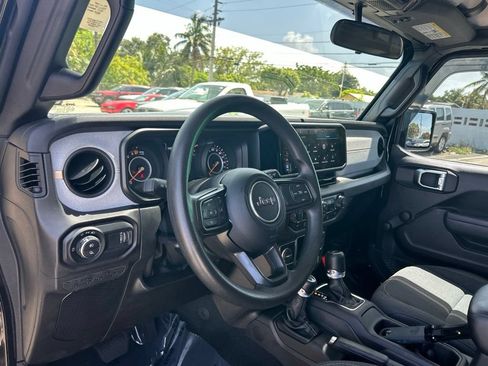 Used 2024 Jeep Gladiator Sport AWD/4WD image 10