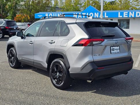 Used 2021 Toyota RAV4 XLE AWD/4WD image 7