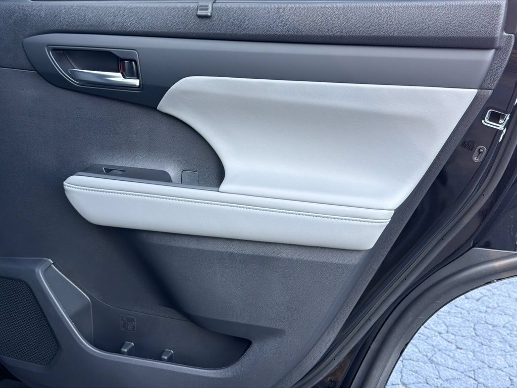 New 2026 Toyota Highlander XLE AWD/4WD image 19