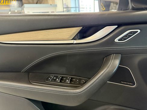 Used 2017 Maserati Levante w/ Luxury Package image 24