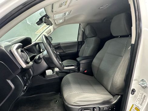 Used 2021 Toyota Tacoma SR5 RWD image 17