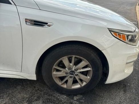 Used 2018 Kia Optima LX FWD image 17